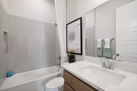 Bath - Double Eagle Ranch Drive, Cedar Creek, TX 78612 photo 5 of 6