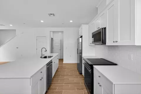 Kitchen - 894 Fruitwood Ave, Clovis, CA 93619 photo 1 of 5
