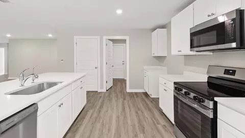 Entry Way - 3722 Deltona Blvd, Chipley, FL 32428 photo 3 of 6