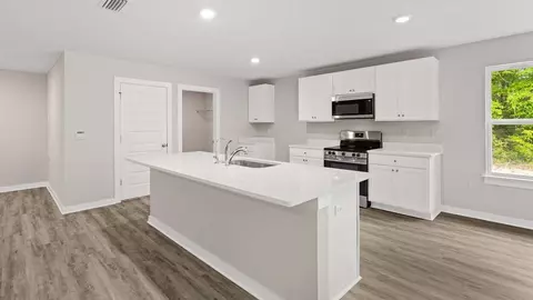 Kitchen - 3722 Deltona Blvd, Chipley, FL 32428 photo 1 of 4
