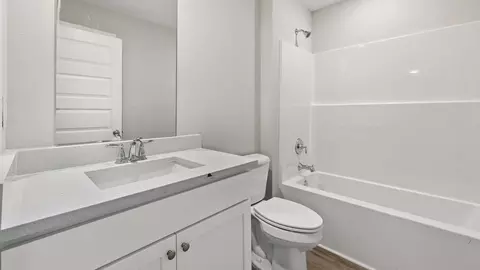 Bath - 3722 Deltona Blvd, Chipley, FL 32428 photo 2 of 2