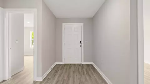 Entry Way - 3722 Deltona Blvd, Chipley, FL 32428 photo 2 of 6