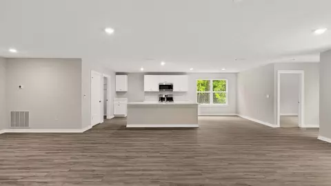 Living - 3722 Deltona Blvd, Chipley, FL 32428 photo 2 of 5