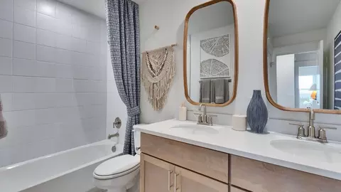 Bath - 153 Greinert Dr, Taylor, TX 76574 photo 8 of 11