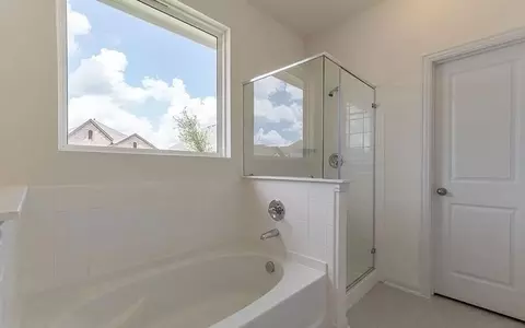 Bath - 110 Olympic Park Dr, Kyle, TX 78640 photo 3 of 10