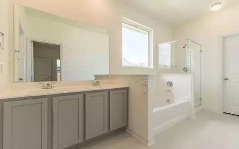 Bath - 110 Olympic Park Dr, Kyle, TX 78640 photo 1 of 10
