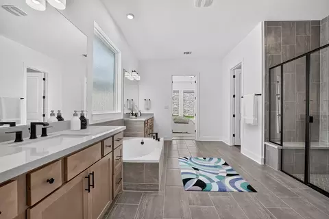Bath - 7812 Skytree Dr, Austin, TX 78744 photo 1 of 7