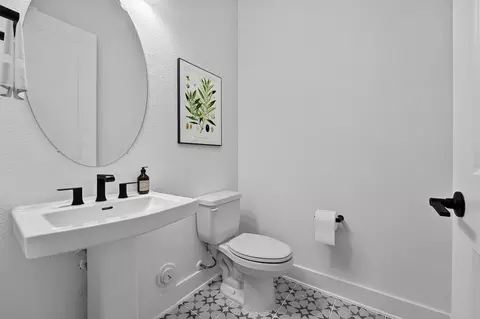 Bath - 7812 Skytree Dr, Austin, TX 78744 photo 4 of 7