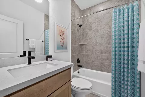 Bath - 7812 Skytree Dr, Austin, TX 78744 photo 2 of 7