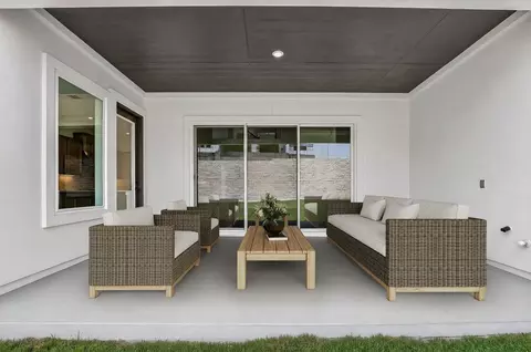 Exterior - 7812 Skytree Dr, Austin, TX 78744 photo 9 of 13