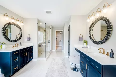 Bath - 5469 Sheldon Close, Middletown, OH 45005 photo 2 of 5