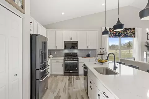 Kitchen - 6466 E 104th Ave, Crown Point, IN 46307 photo 1 of 6