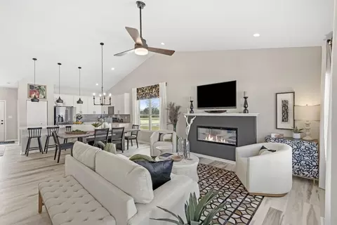 Living - 6466 E 104th Ave, Crown Point, IN 46307 photo 2 of 5
