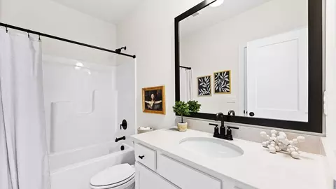 Bath - 20803 W 188th Ter, Spring Hill, KS 66083 photo 3 of 3