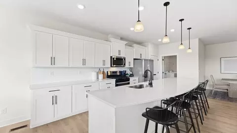 Kitchen - 20803 W 188th Ter, Spring Hill, KS 66083 photo 2 of 4