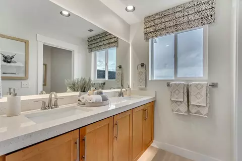 Bath - 3381 S 2410 W, Syracuse, UT 84075 photo 2 of 3