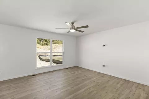 Living - 207 Silo Ridge Dr, Cuba, MO 65453 photo 3 of 5