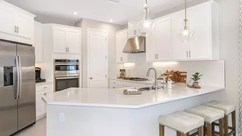 Kitchen - 19337 Lochside Ln, Mount Dora, FL 32757 photo 28 of 30