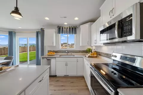 Kitchen - 8190 Lemon Grass Rd, Peyton, CO 80831 photo 4 of 5