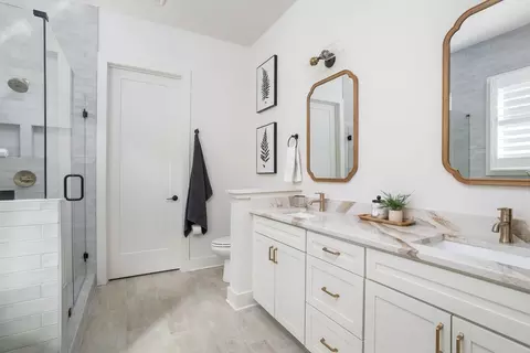 Bath - 6838 Betsy Ln, Hixson, TN 37343 photo 6 of 7