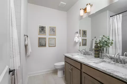 Bath - 6838 Betsy Ln, Hixson, TN 37343 photo 4 of 7
