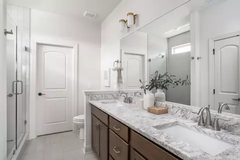 Bath - 6838 Betsy Ln, Hixson, TN 37343 photo 1 of 7