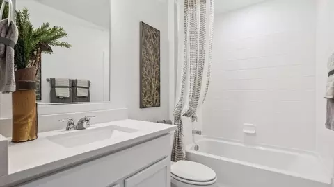 Bath - 957 Andrews Crest Dr, Berthoud, CO 80513 photo 2 of 2