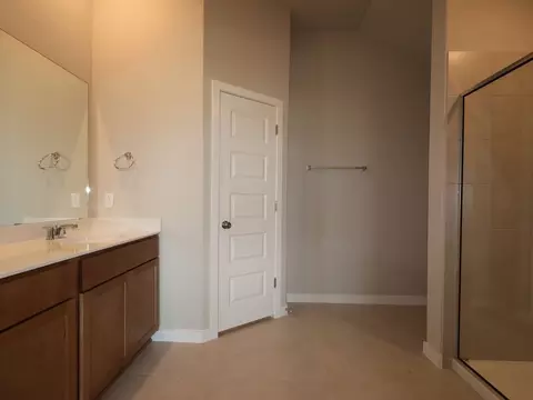 Bath - 12404 Setting Peak Ln, Buda, TX 78610 photo 2 of 4