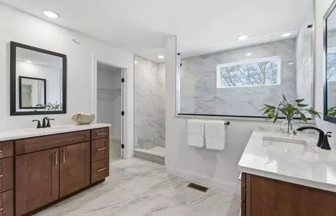 Bath - 1620 Landy Dr, Deerfield, IL 60015 photo 4 of 4