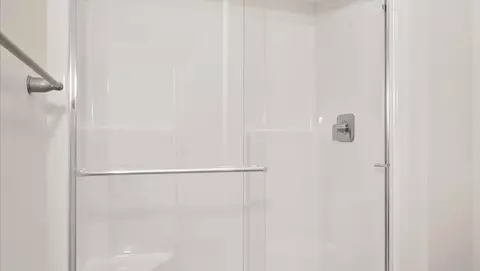 Bath - 3965 S Blake Ln, Spokane, WA 99206 photo 1 of 1