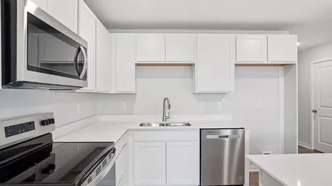 Kitchen - 6430 Silver Canoe Way, Galloway, OH 43119 photo 5 of 13