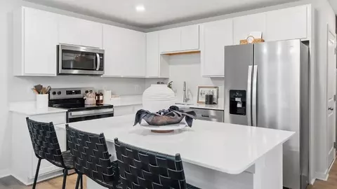 Kitchen - 6430 Silver Canoe Way, Galloway, OH 43119 photo 4 of 13