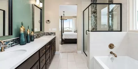Bath - 974 W Ponderosa Way, Madera, CA 93636 photo 1 of 1
