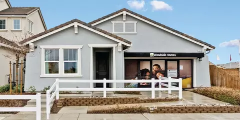Exterior - 974 W Ponderosa Way, Madera, CA 93636 photo 6 of 8