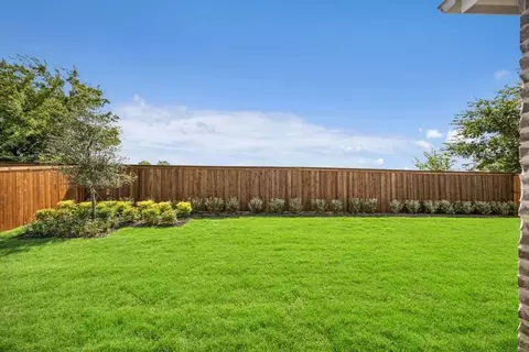 Exterior - 1016 Longbow Trl, Justin, TX 76247 photo 9 of 10