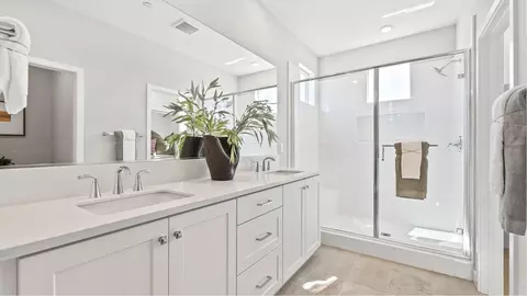 Bath - 1088 Hummingbird Pl, Montebello, CA 90640 photo 1 of 6