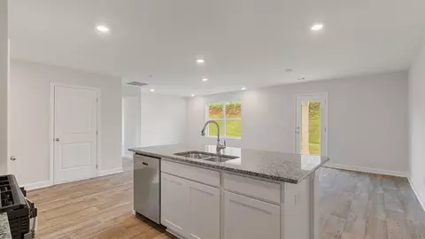 Kitchen - 101 Sawtooth Dr, Troy, AL 36079 photo 6 of 9
