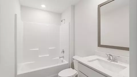 Bath - 101 Sawtooth Dr, Troy, AL 36079 photo 4 of 8