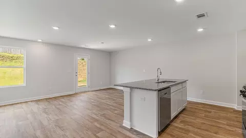 Living - 101 Sawtooth Dr, Troy, AL 36079 photo 3 of 4