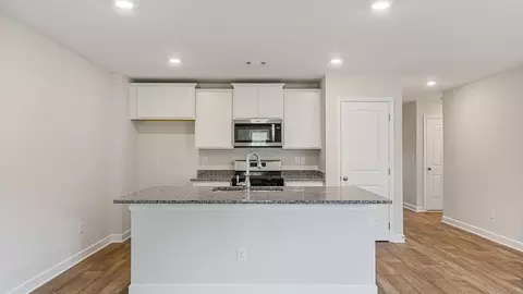 Kitchen - 101 Sawtooth Dr, Troy, AL 36079 photo 7 of 9