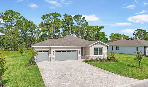 9109 Players Dr, Weeki Wachee, FL 34613