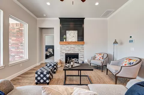 Living - 7201 E Oakland St, Broken Arrow, OK 74014 photo 6 of 8
