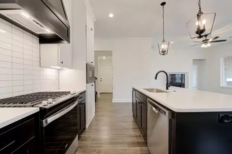 Kitchen - 7201 E Oakland St, Broken Arrow, OK 74014 photo 3 of 8
