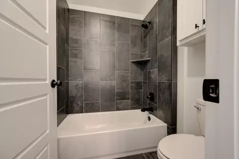 Bath - 7201 E Oakland St, Broken Arrow, OK 74014 photo 5 of 12