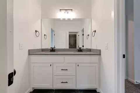 Bath - 7201 E Oakland St, Broken Arrow, OK 74014 photo 4 of 12