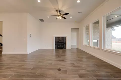 Living - 7201 E Oakland St, Broken Arrow, OK 74014 photo 2 of 8