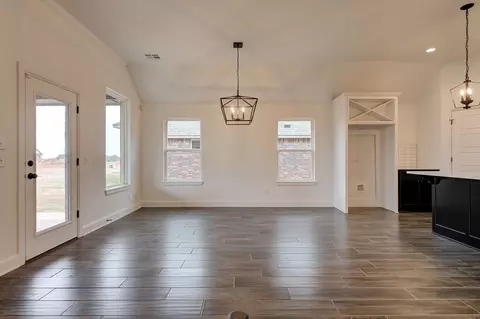 Living - 7201 E Oakland St, Broken Arrow, OK 74014 photo 4 of 8