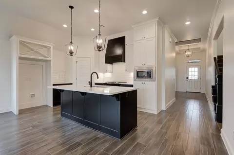 Kitchen - 7201 E Oakland St, Broken Arrow, OK 74014 photo 2 of 8