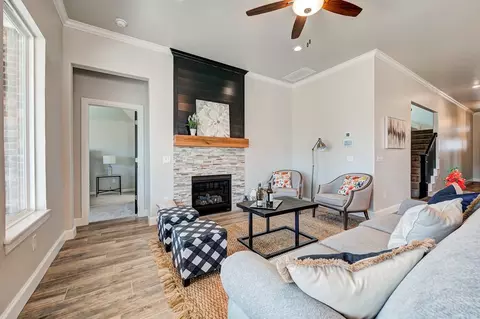 Living - 7201 E Oakland St, Broken Arrow, OK 74014 photo 7 of 8