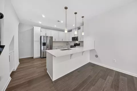 585 S Frederick Ave, Gaithersburg, MD 20877